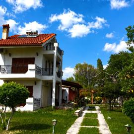 KiteBay Villa، فندق في Rákhai