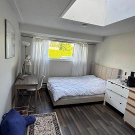 Private Suite , Private Bath , 10 min to Downtown, hotel in North Vancouver