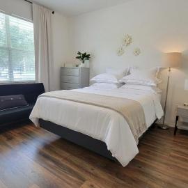 Spacious 2BR 2BA Suite - Walk to Mall & Hospitals, hotel in Gainesville