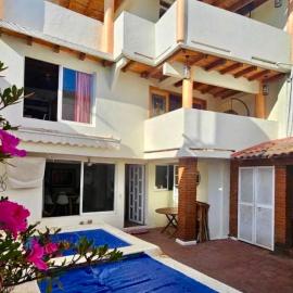 House downtown 4bedrooms, 3Bathrooms, with pool, jacuzzi and views