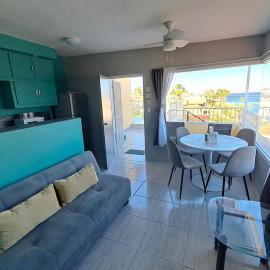 Turquesa by the Sea, Elevated Ocean View Retreat, hotel sa San Carlos