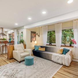 Seattle Retreat | Sauna, 3BR Sleeps 11, Forest, hotel di Shoreline