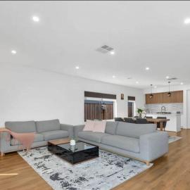 Luxury 4BR Family Home - Sleeps 8 - Free Parking - by Saga Living, hotell i Rockbank
