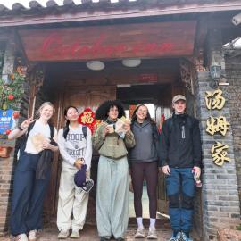 October Inn, hotel sa Lijiang