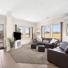 Modern home in Highton, hotel in Highton