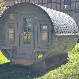 Obstgarten im Warnetal- Campingfass Wabe, hotel in Gielde