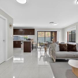 8C Spacious 5BR House With Secure Parking, 5 Mins to Casula Mall