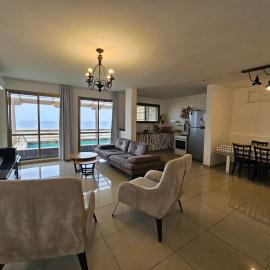 Kinneret view with pool, hotel di Safed