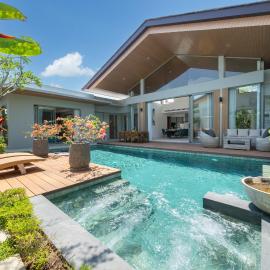 Wila villas Phuket Free Airoport Pick up from 7 days, hotel di Bandar Phuket