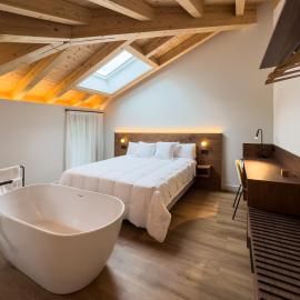 Biazteri rooms, готель у місті Лагуардія