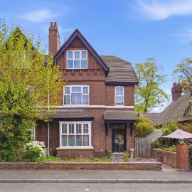 Large 7-Bed House Sleeps 14 FREE Parking ,Contractors & Groups Welcome, Hotel in Darlaston
