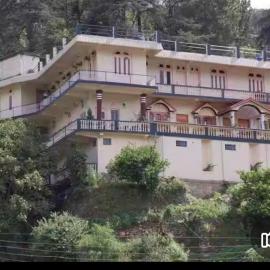 Hotel Pawan Hans, хотел в Barkot