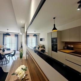 Spacious and Modern Apartment with Balcony in Gzira - Close to Manoel Island, hotel i Il-Gżira