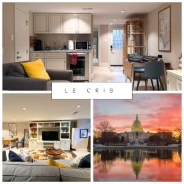 Explore Sights of Washington from Spacious Crib