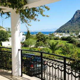 Peaceful Retreat - Kefalos Stay with Patio views & gym, Hotel in Kefalos