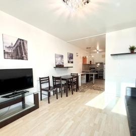 Central Warsaw Apartment with Pool & Sauna