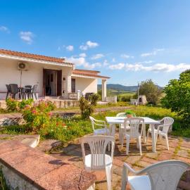 Villa Rosa Sea View, hotel in Valledoria