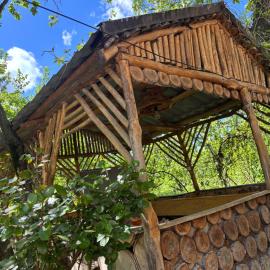 Lucy Guest House, hotel in Garni