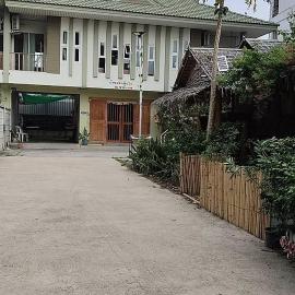 บ้านสวนอุ่นใจรีสอร์ท ณ บางแสน, hotel in Ban Bang Saen (1)