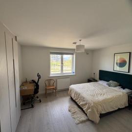 En-suite Double Bedroom Adamstown, מלון בלוקאן