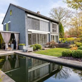 Modernes Haus im Villa-Stil