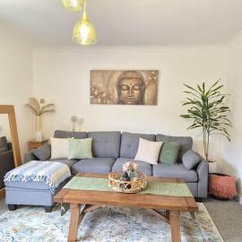 Bright and spacious 3 Bedroom house with parking, close to Peterborough City Centre, hotel a Peterborough