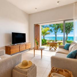 Beachfront Apartment with Garden & Direct Beach Access, hotel in Grande Gaube