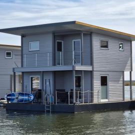 4 Sterne Dtv Floating House, hotel in Kröslin