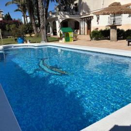 Villa with Private Pool & BBQ, Close to the Beach, Hotel in Alicante