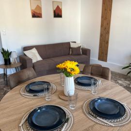 Aura 1 Apartment in Samos Town, hotell sihtkohas Vathý