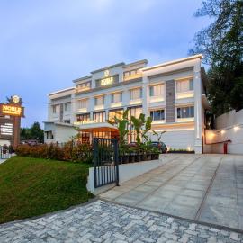 Hotel Noble Residency، فندق في Kizhillam