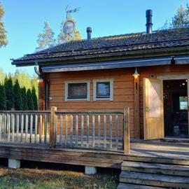 Villa Polly, Jaala, Luxury cottage with private sauna, hotell i Kouvola