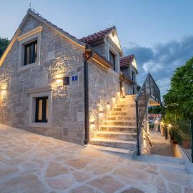 Traditional Dalmatian Stone House Ivana, hotel a Splitska