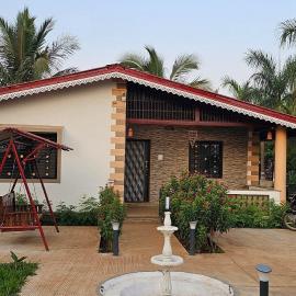 Shambhala lake view villas and resort, hotell i Zarvar