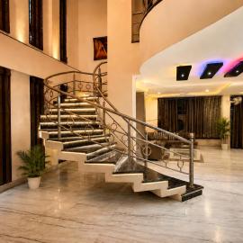 Urbana Luxury AC Duplex Bungalow with Pergola Terrace, hotel in Nagpur
