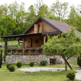 Brvnare Ljubojević, hotel di Kraljevo