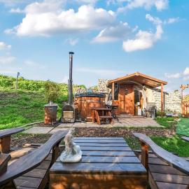 Luxury Pod-Sleeps 2-Hot Tub-Pets-Garden – hotel w mieście Sheerness