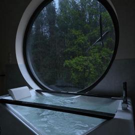 Prywatne leśne SPA sauna i wanna z hydromasażem bez limitu w cenie na wyłączność w drewnianym domku niedaleko Warszawa, hotel sa Ponurzyca