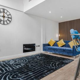 Modern Luxury Apartment in Birmingham Jewellery Quarter Stylish 2 Bedrooms Flat with Fully Equipped Kitchen Fast WiFi & Smart TV Walking Distance to Bullring & Birmingham City Centre No 2