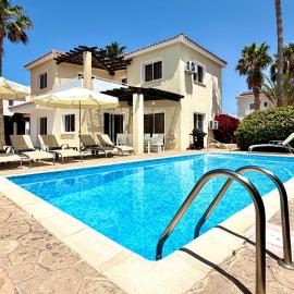 Villa Isabella - 3-Bedroom - Sleeps 8 - 6 Beds - Private Pool - Coral Bay