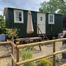 Merrywell Shepherds Hut & Paddock