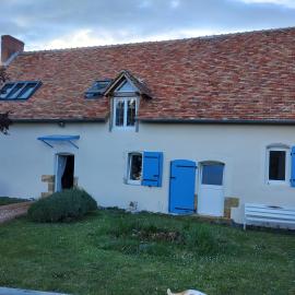 Séjour en famille, 2 chambres chez l'habitant dans longère, avec berceau ou lit bébé ou lit pliant, relais motard, Nespresso à disposition dans chambre