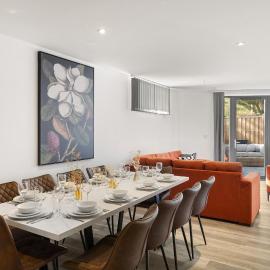 Awesome Wembley Apartment Sleeps 11