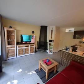 Huus Kompass - Familienurlaub mit Hund nahe am Nordseestrand, viešbutis mieste Butjadingenas