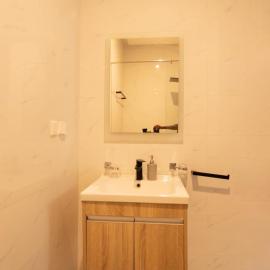 Donksam Apartment, hotel a Otinshi