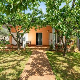 Holiday Home Enrico, Hotel in Fiorini