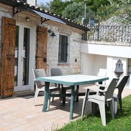 S364 - Sirolo, deliziosa villetta vista mare con giardino, hotel em Massignano