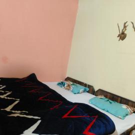 Ramola Home Stay, hótel í Phata