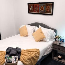 Bachi - Private Room 2 with Parking, Desk & Fast WiFi near Yale, Quinnipiac, SCSU & Hospitals, hotel em Hamden