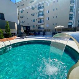 Flat de Luxo com Piscina e vaga perto da Praia do Gonzaga